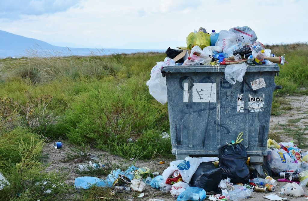 pencemaran plastik akibat limbah rumah tangga